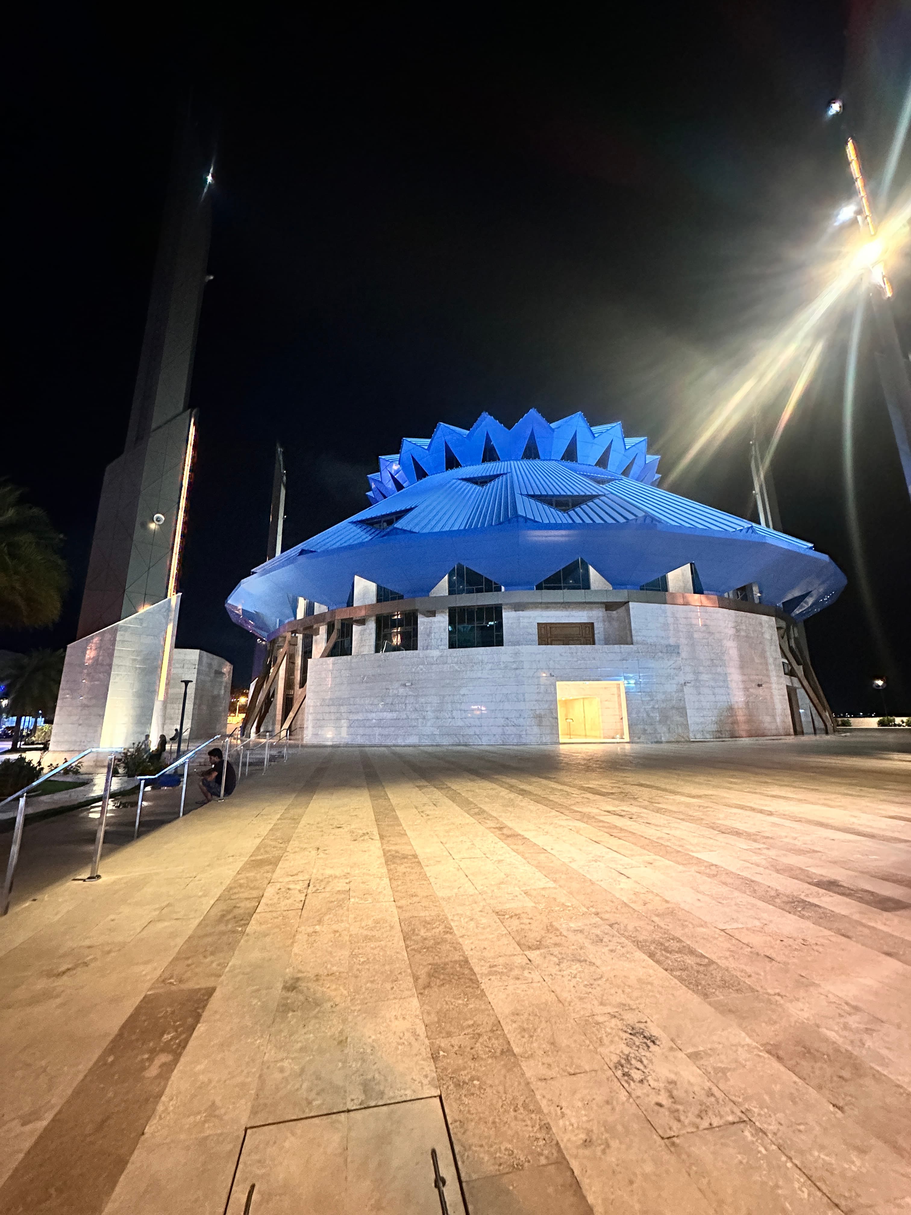 🌙 মালেতে এক রাত: সমুদ্র, পার্ক আর এক শান্ত মসজিদের গল্প